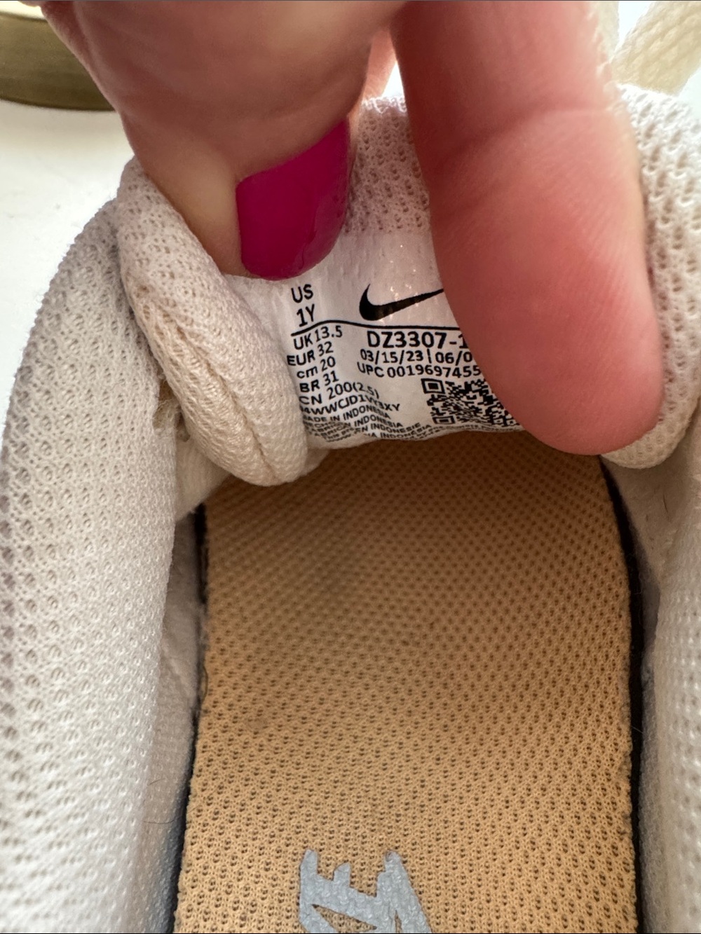 Bundle of 2 pairs girls’ Nike Air Max - Picture 12 of 12